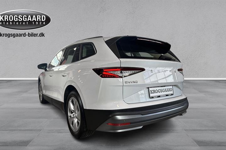 Hvid Skoda Enyaq fra 2023