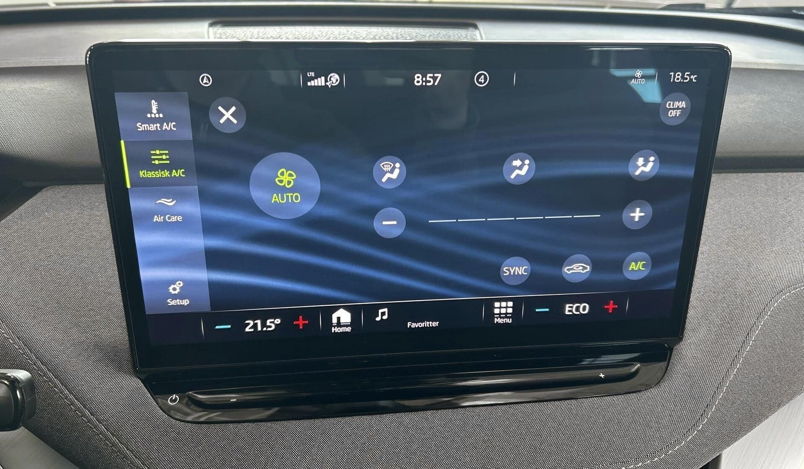 Hvid Skoda Enyaq fra 2023