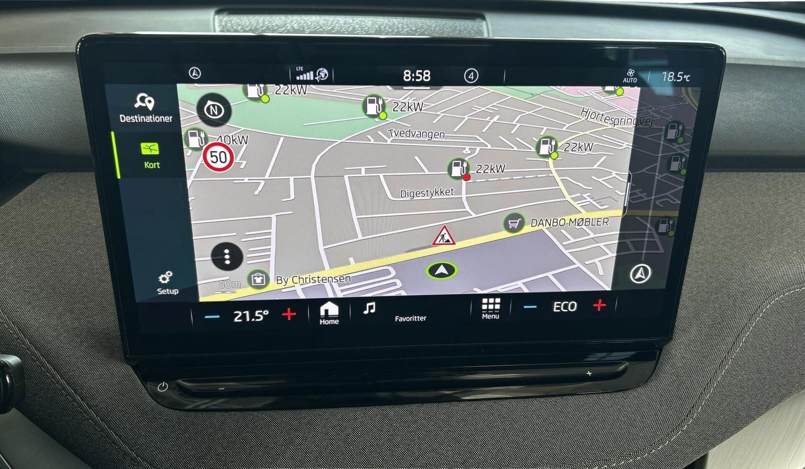 Hvid Skoda Enyaq fra 2023