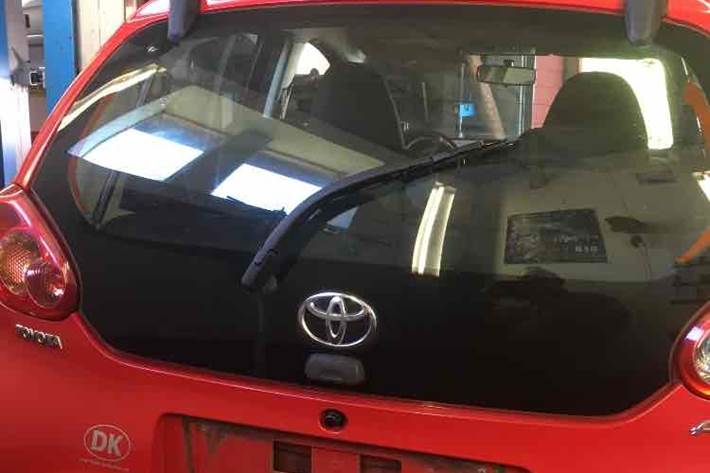 Rød Toyota Aygo fra 2006