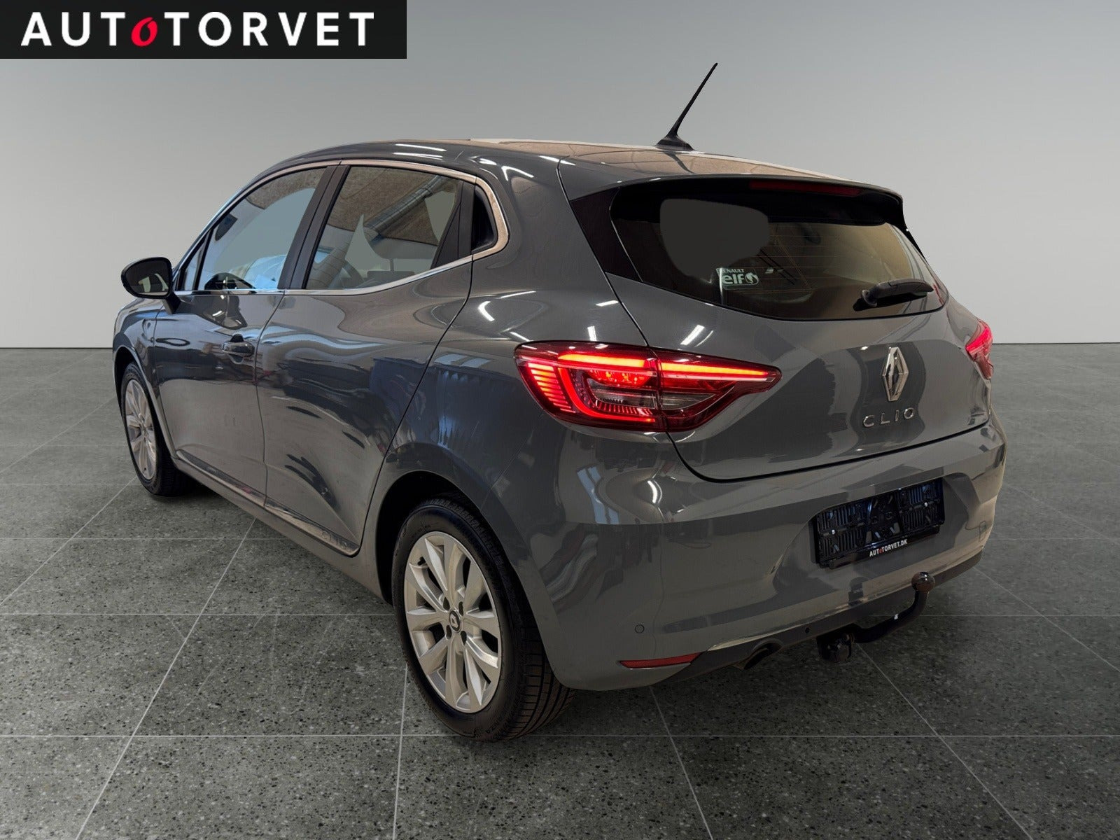 Grå Renault Clio V fra 2020
