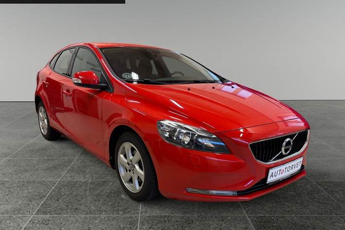 Rød Volvo V40 fra 2017