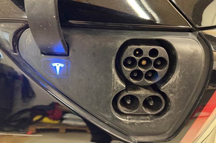 Sort Tesla Model 3 fra 2019