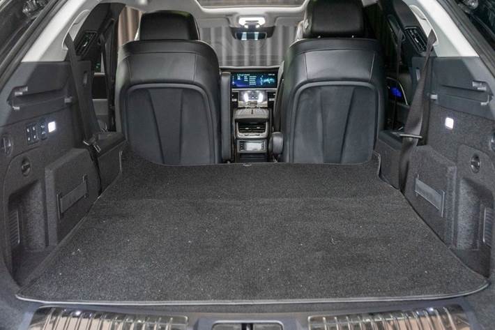 Grå Hongqi E-HS9 fra 2024