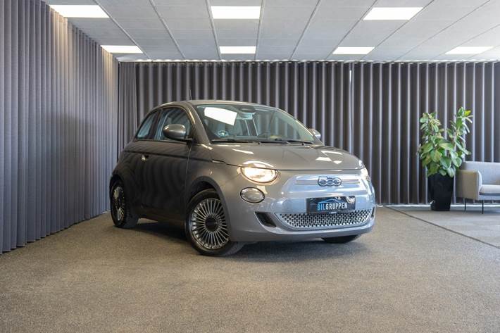 Grå Fiat 500e fra 2020