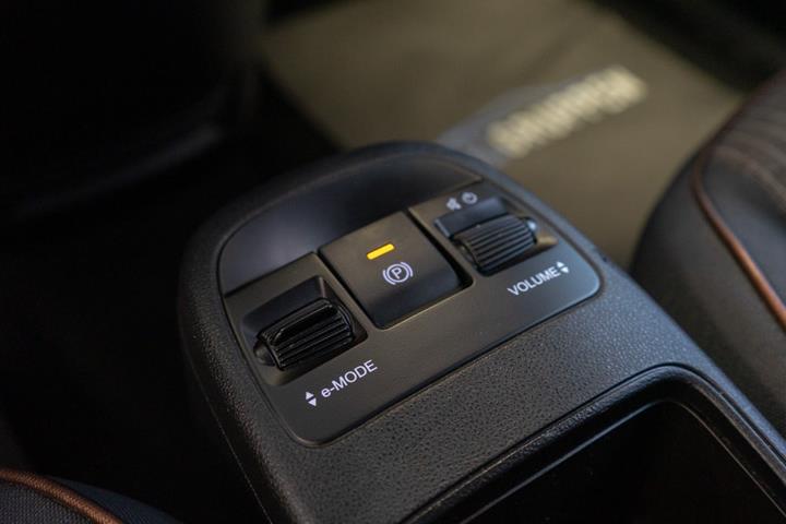 Grå Fiat 500e fra 2020