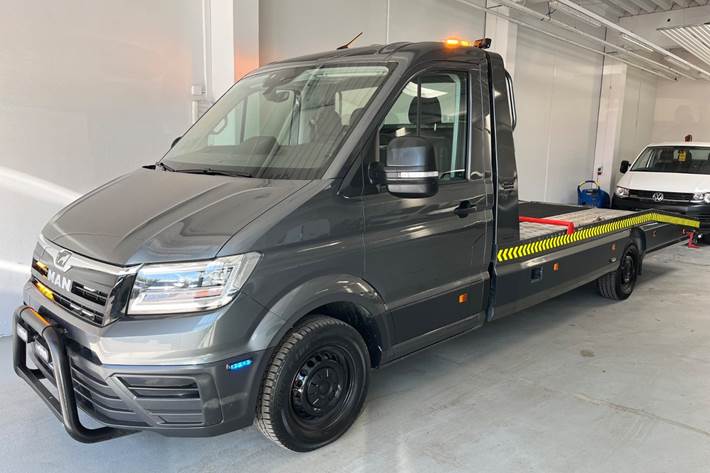 Grå VW Crafter 35 fra 2024