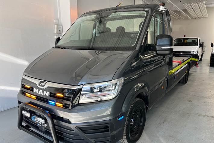 Grå VW Crafter 35 fra 2024