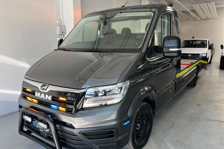 Grå VW Crafter 35 fra 2024
