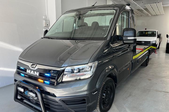 Grå VW Crafter 35 fra 2024