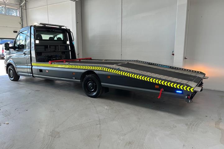 Grå VW Crafter 35 fra 2024