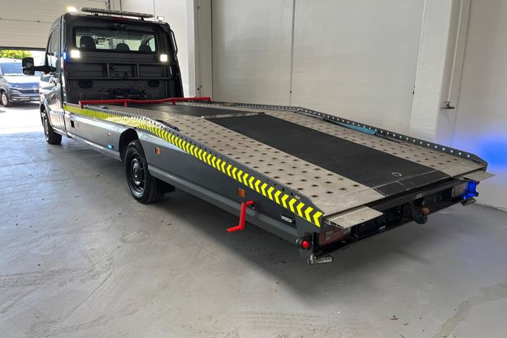 Grå VW Crafter 35 fra 2024