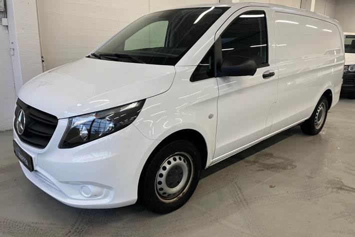 Hvid Mercedes Vito 114 fra 2021