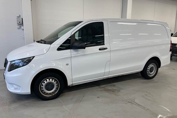 Hvid Mercedes Vito 114 fra 2021