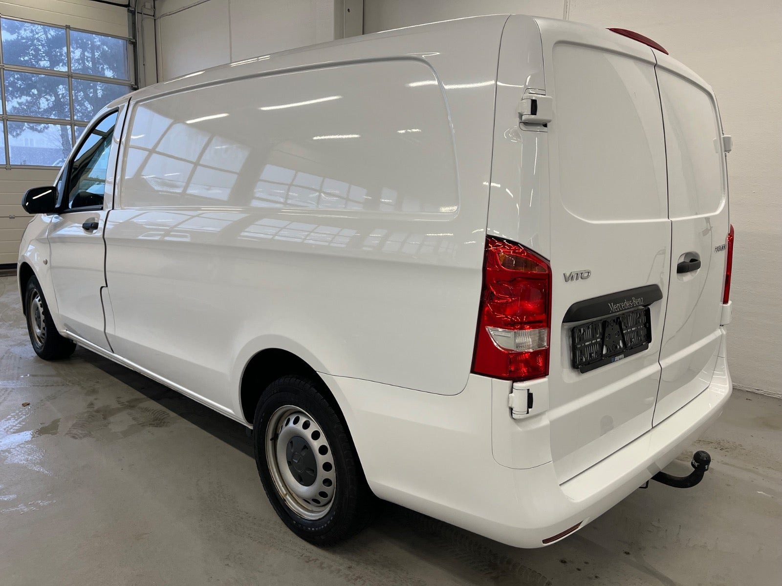 Hvid Mercedes Vito 114 fra 2021