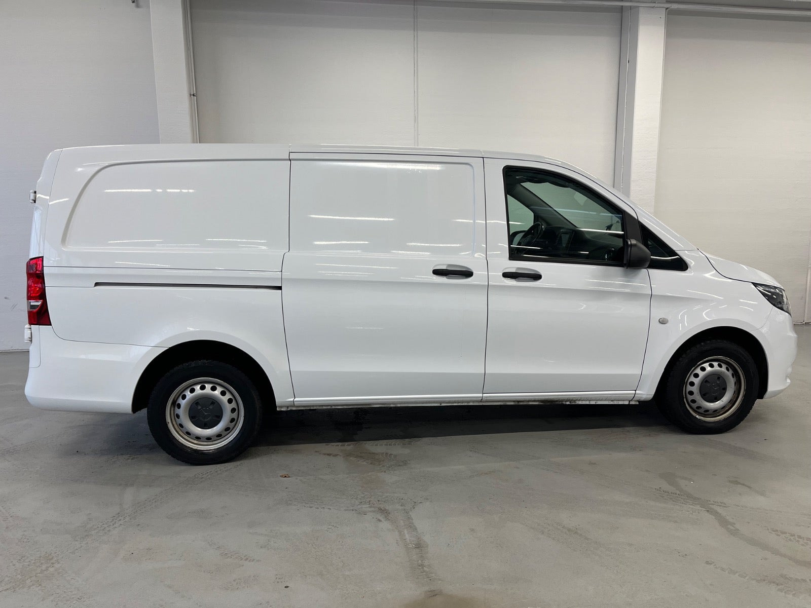 Hvid Mercedes Vito 114 fra 2021