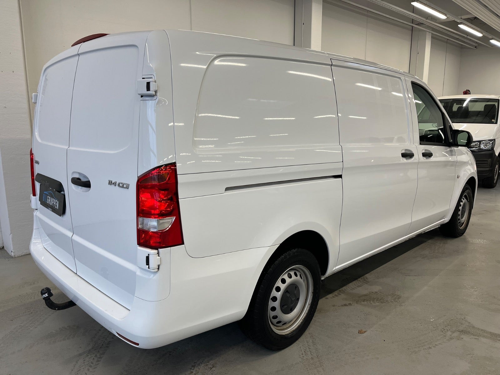 Hvid Mercedes Vito 114 fra 2021