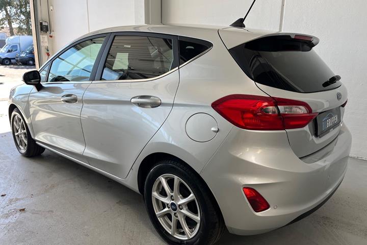 Sølv Ford Fiesta fra 2021