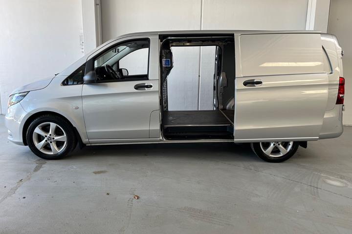 Sølv Mercedes Vito 119 fra 2018