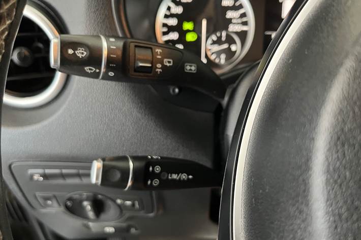 Sølv Mercedes Vito 119 fra 2018