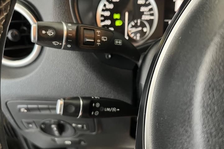 Sølv Mercedes Vito 119 fra 2018
