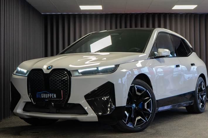 Hvid BMW iX fra 2023