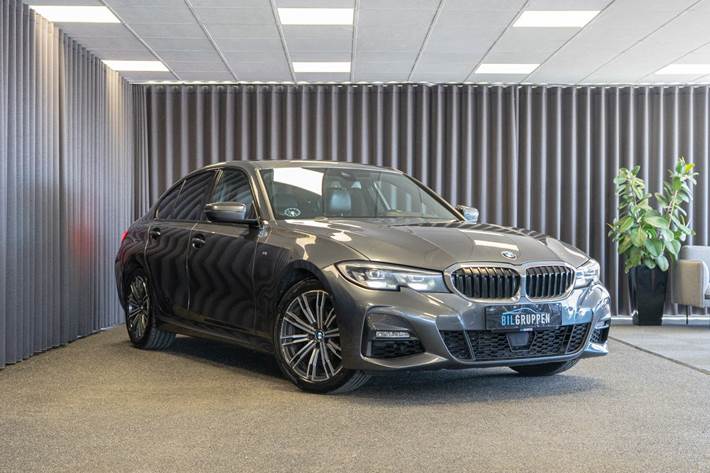 Grå BMW 320d fra 2020