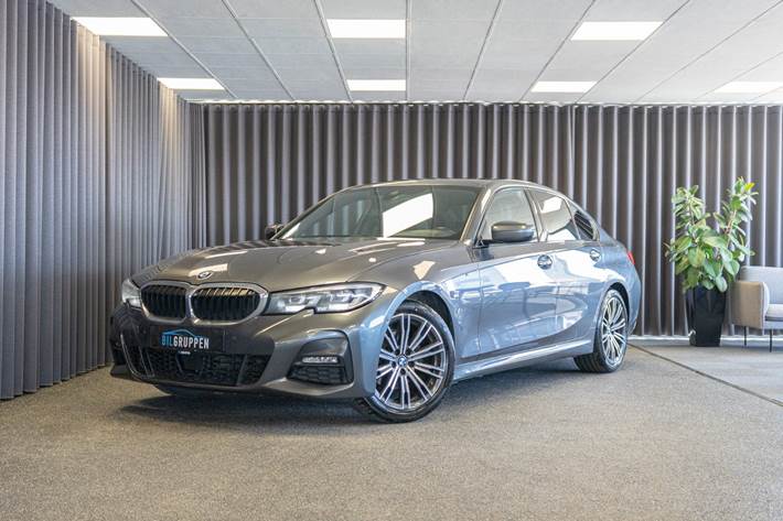 Grå BMW 320d fra 2020
