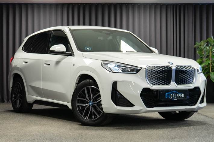 Hvid BMW iX1 fra 2025