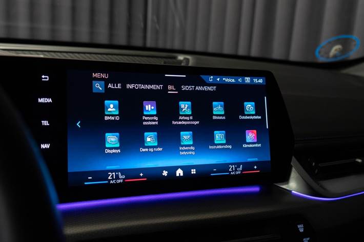 Hvid BMW iX1 fra 2025