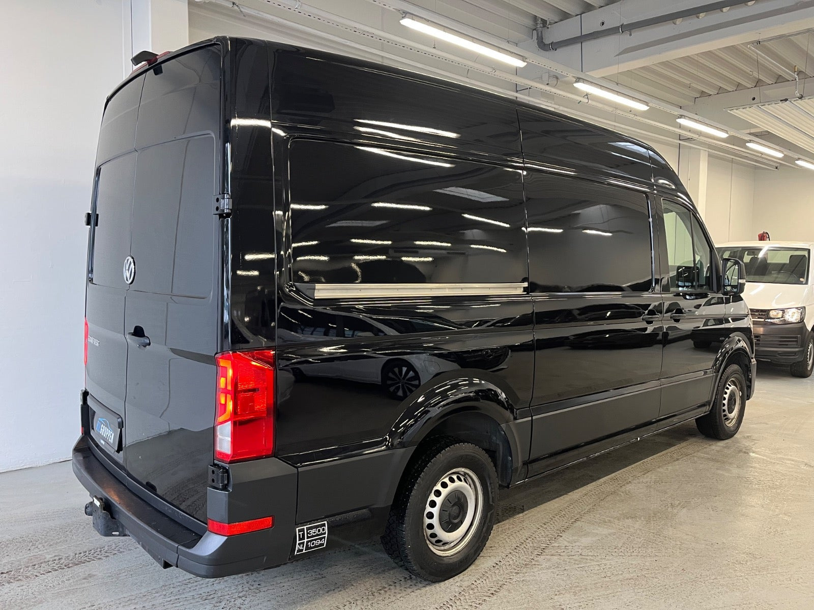 Sort VW Crafter 35 fra 2020