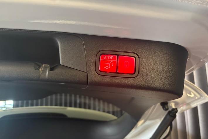 Hvid Mercedes EQB250+ fra 2024