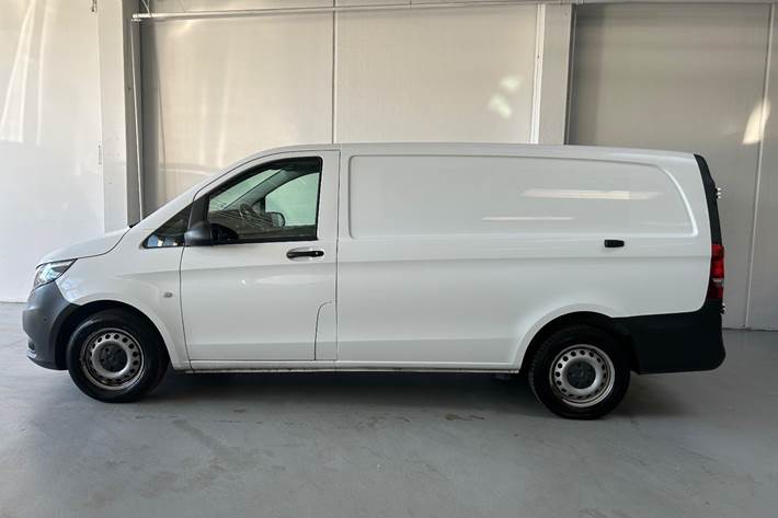 Hvid Mercedes Vito 114 fra 2021