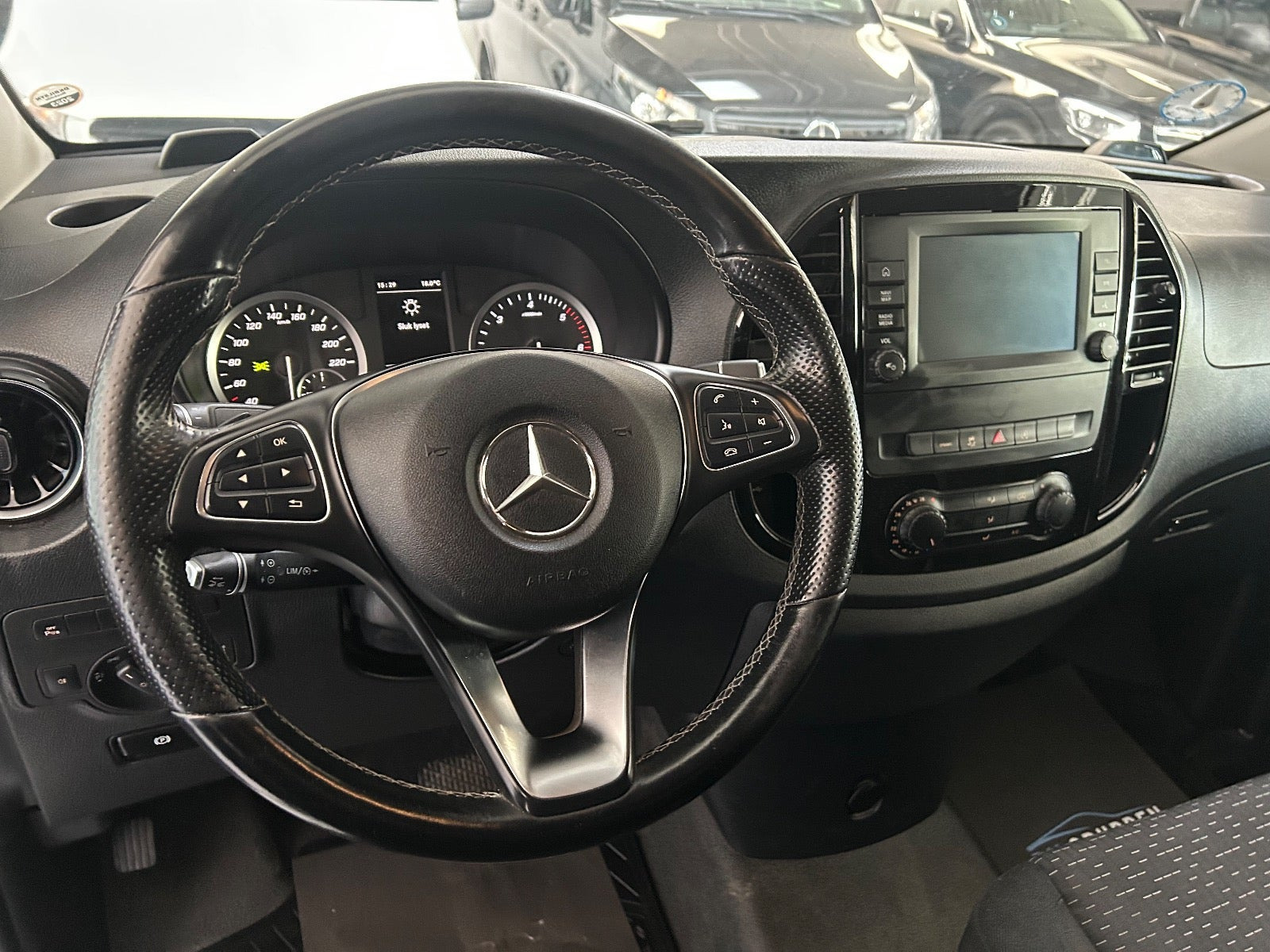Hvid Mercedes Vito 114 fra 2021