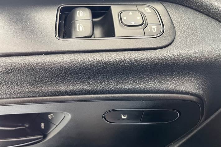 Hvid Mercedes Sprinter 316 fra 2020