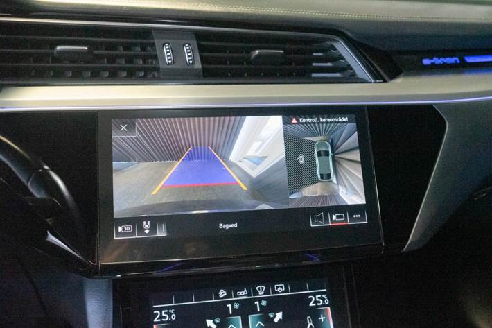 Blå Audi e-tron fra 2020