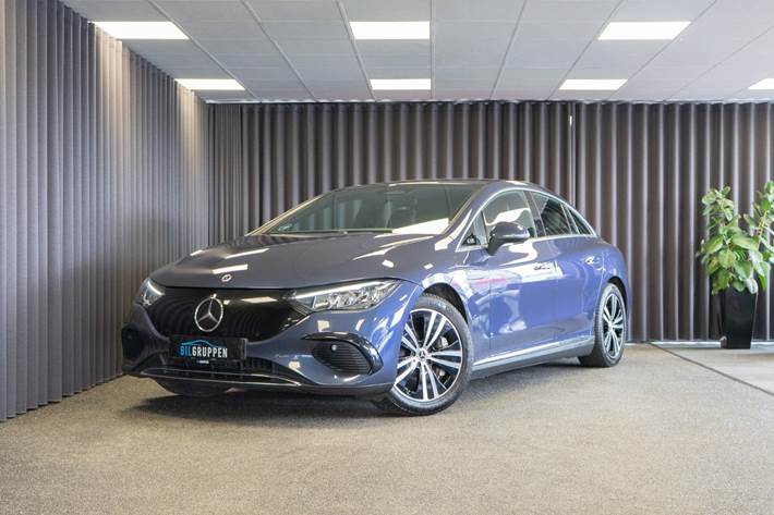 Blå Mercedes EQE300 fra 2023