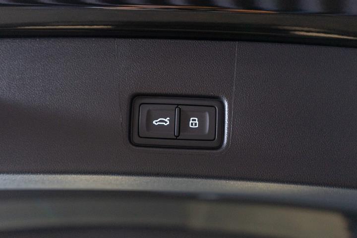 Sort Audi Q4 e-tron fra 2026