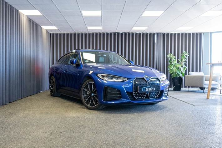 Blå BMW i4 fra 2023