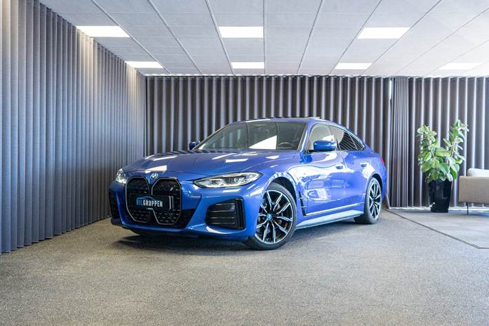 Blå BMW i4 fra 2023