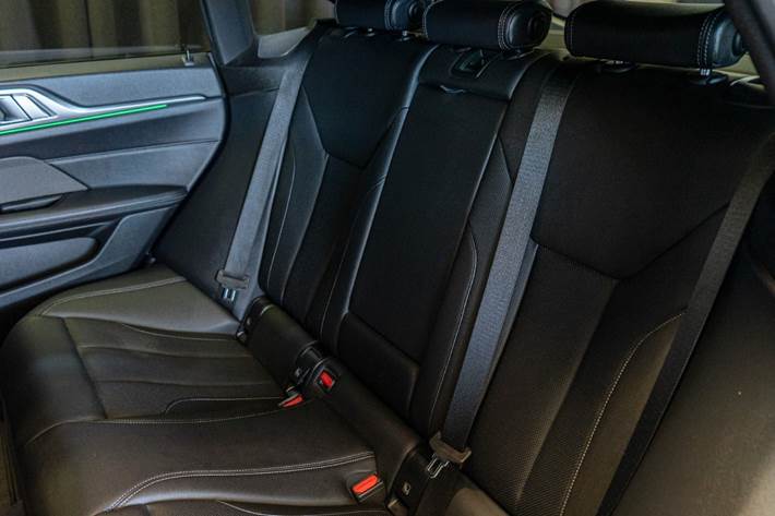Blå BMW i4 fra 2023