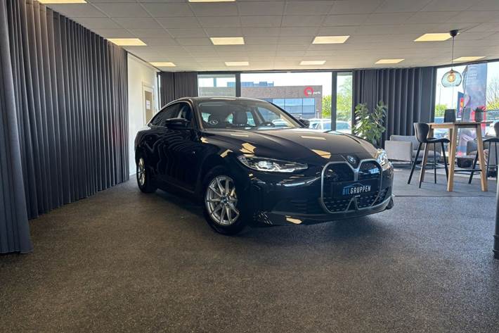 Sort BMW i4 fra 2023