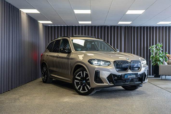 Orange BMW iX3 fra 2023