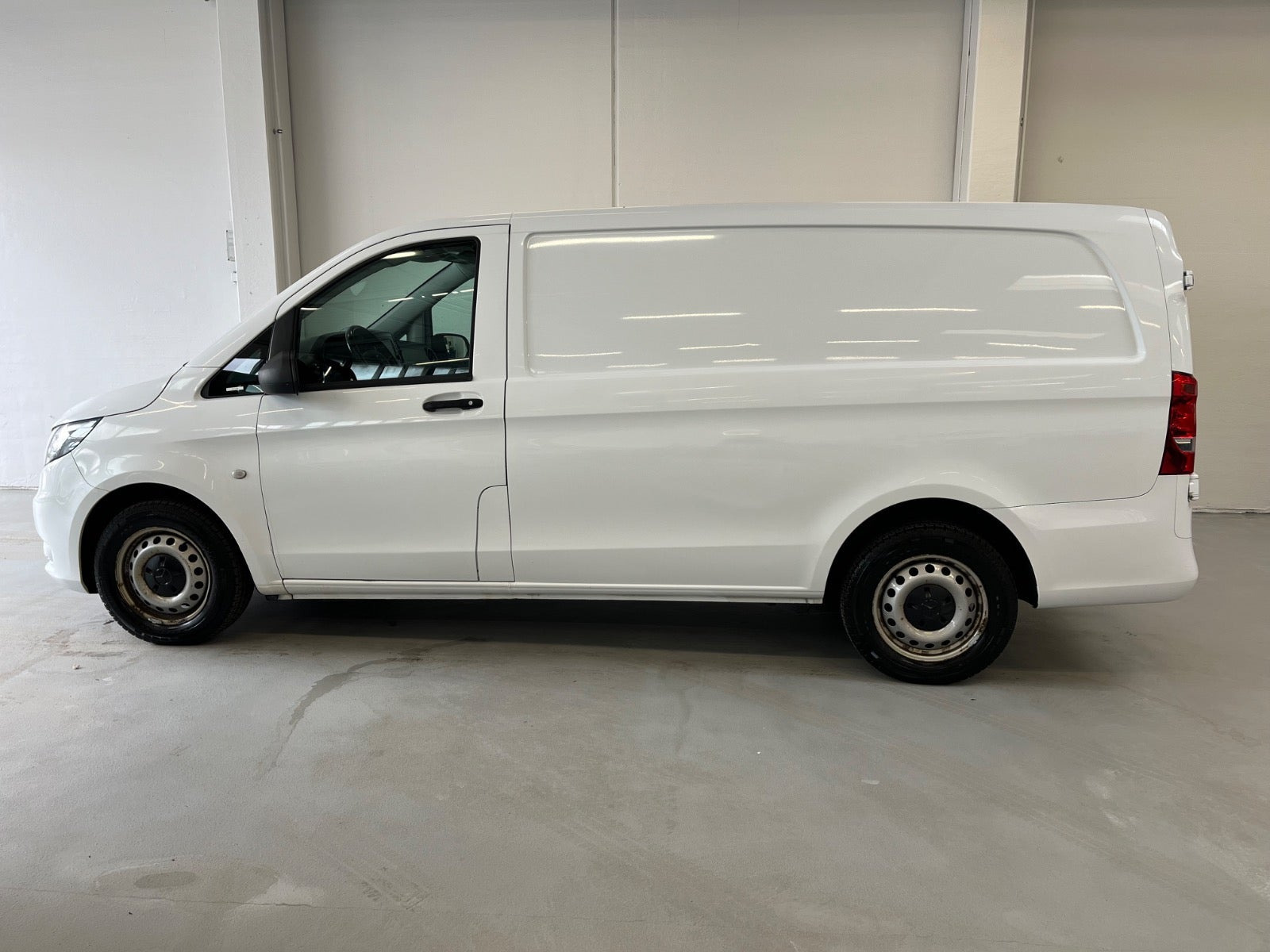 Gul Mercedes Vito 114 fra 2021