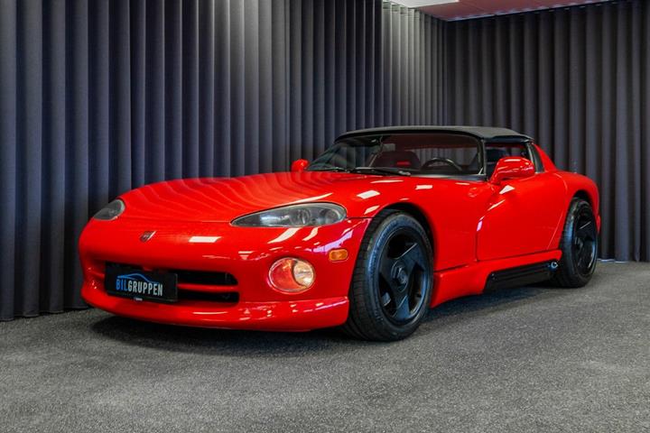 Rød Dodge Viper fra 1993 set udefra