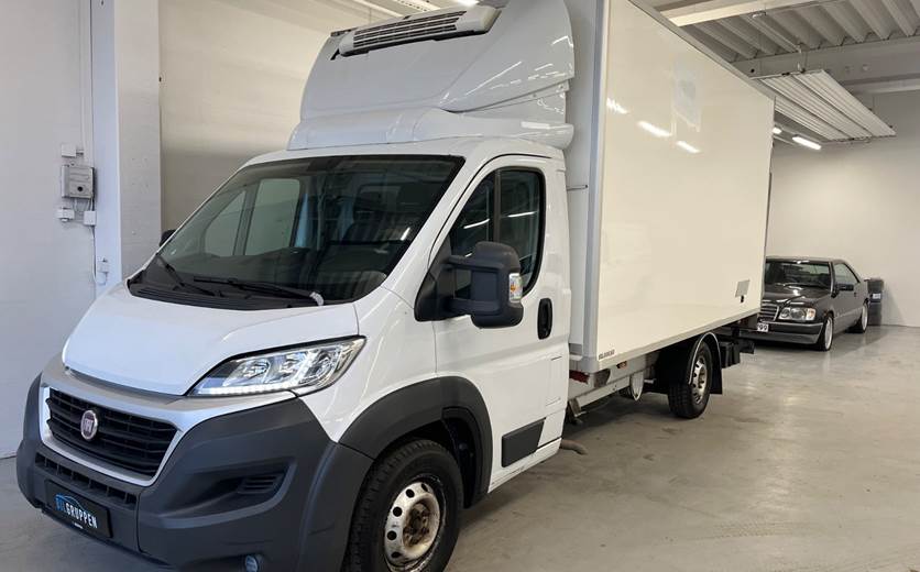 Fiat Ducato 35 2,3 MJT 150 Alukasse m/lift+køl