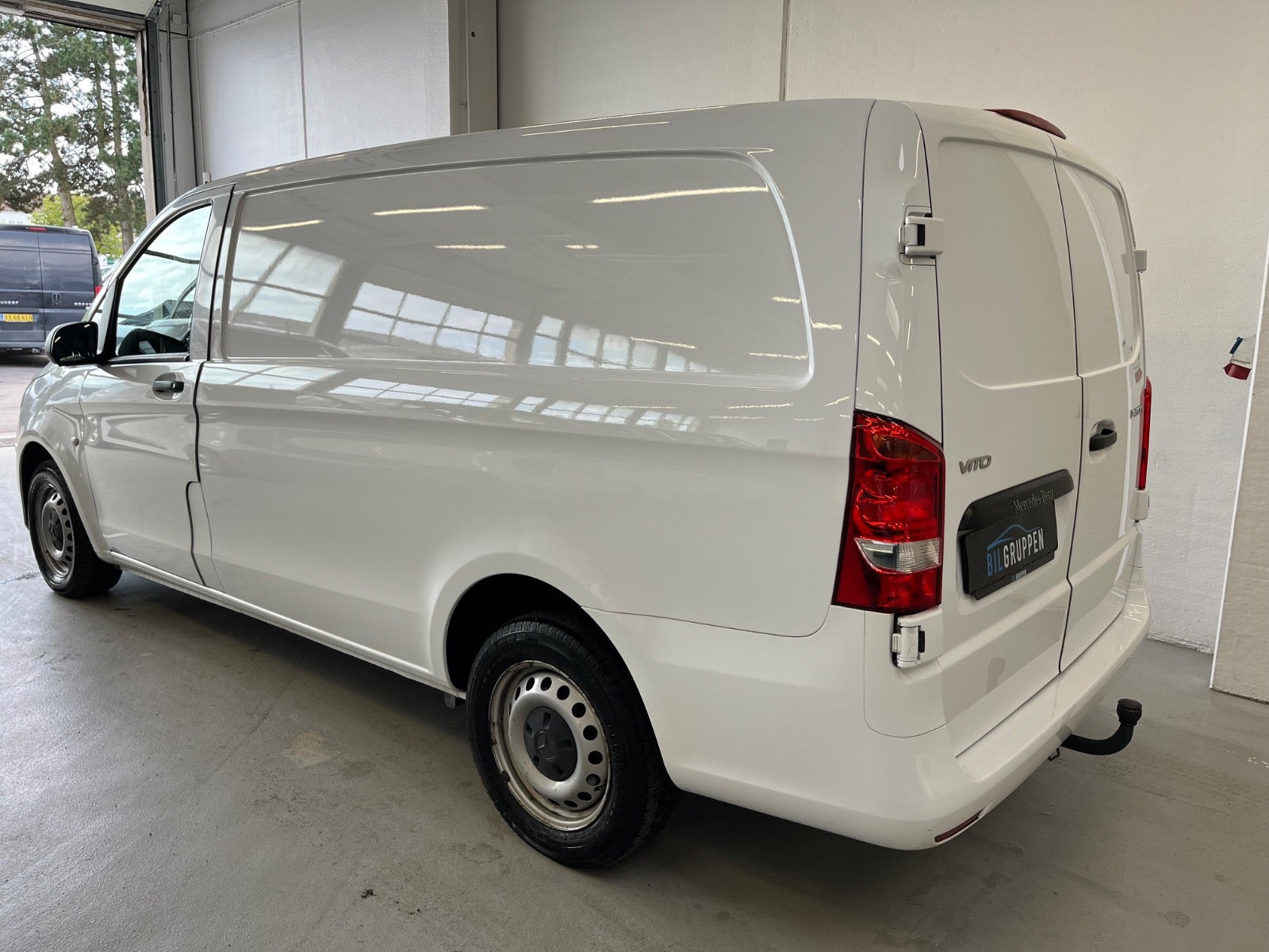 Hvid Mercedes Vito 114 fra 2021