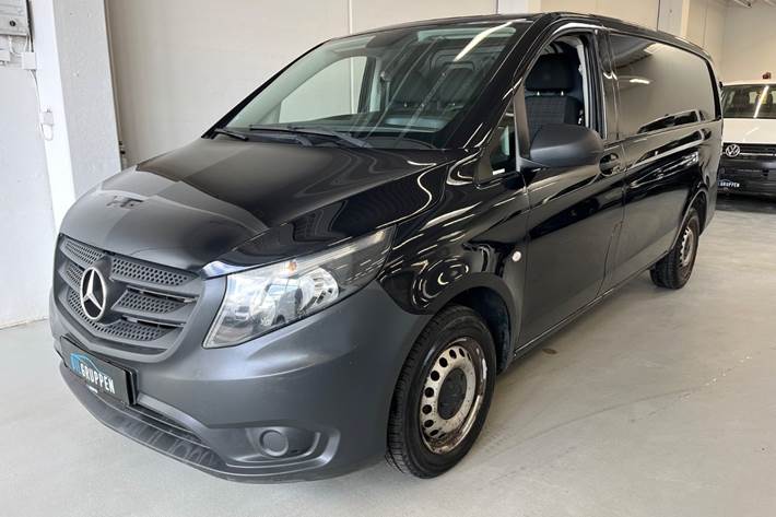 Sort Mercedes Vito 111 fra 2017