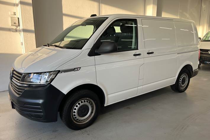 Hvid VW Transporter fra 2020