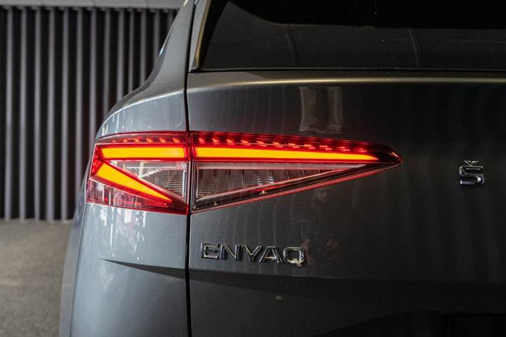 Grå Skoda Enyaq fra 2022